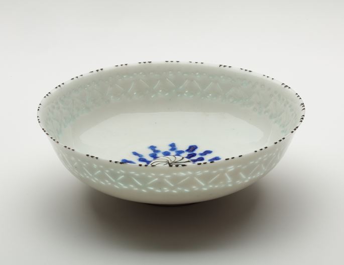 A large gombroon bowl | MasterArt